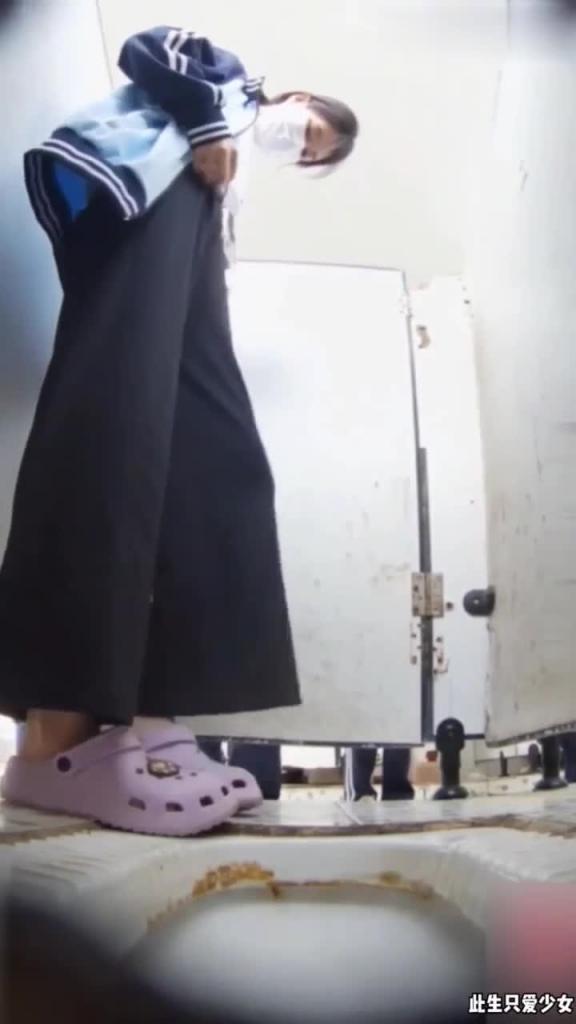 大学校园厕拍女同学蜜桃臀美鲍清纯少女尿尿窥视刺激! 预览截图 11