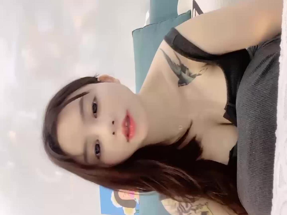 高颜值巨乳尤物女神【人间白月光】全裸展示身材 预览截图 2