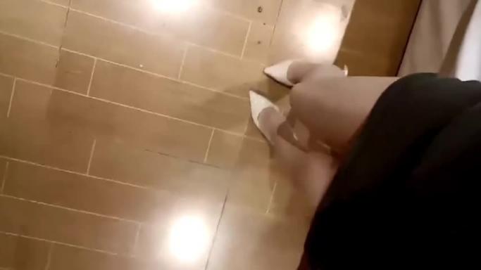 淫妻实录巨乳少妇姐姐勾引弟弟 预览截图 4