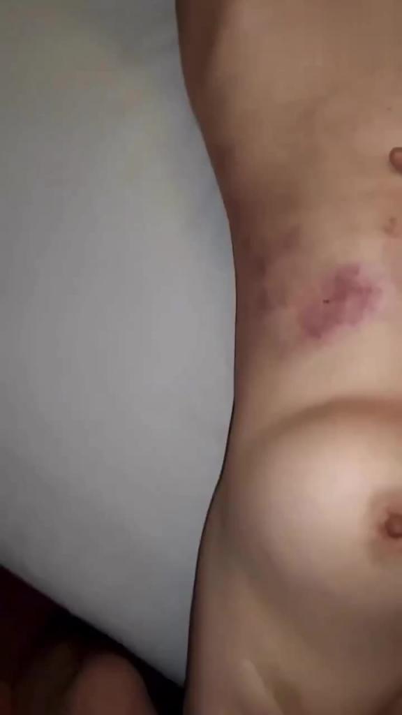 【勾搭老板服装公司巨乳女老板】在干老板娘的时候，同事打电话被听到 预览截图 6