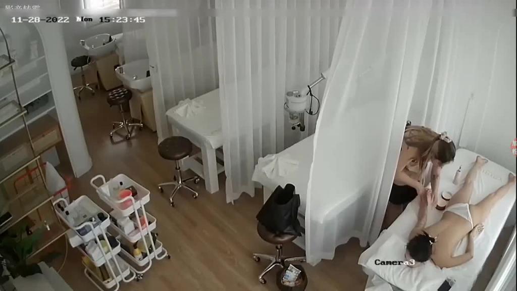 【高清监控】高端美容院,极品小姐姐完美身材展示! 预览截图 2