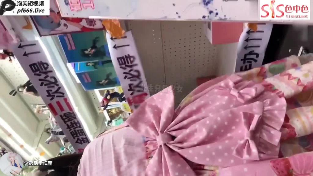 漫展lo娘抄底,萝莉美少女竟没穿内裤,小嫩逼和屁眼近距离特写,真是刺激 预览截图 7