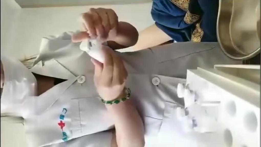 【仁和医院巨乳医生】露出大奶子做阴道缩紧手术 预览截图 1
