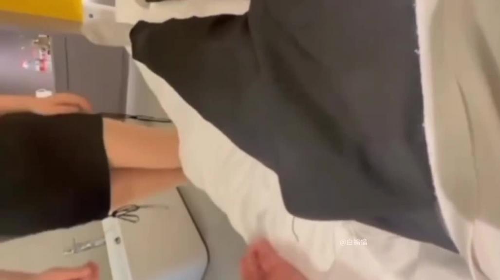 【姐弟乱伦】刚出月子的女神姐姐，回娘家和亲弟乱伦偷情.。。姐姐风韵依旧- 预览截图 2