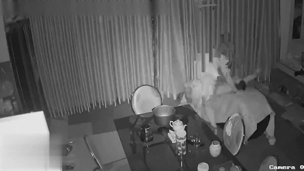 2 【婚变强奸事件】山西大同订婚变强奸事件,所谓的婚房内强奸视频泄密流,这就是所谓的男女平等! 预览截图 4
