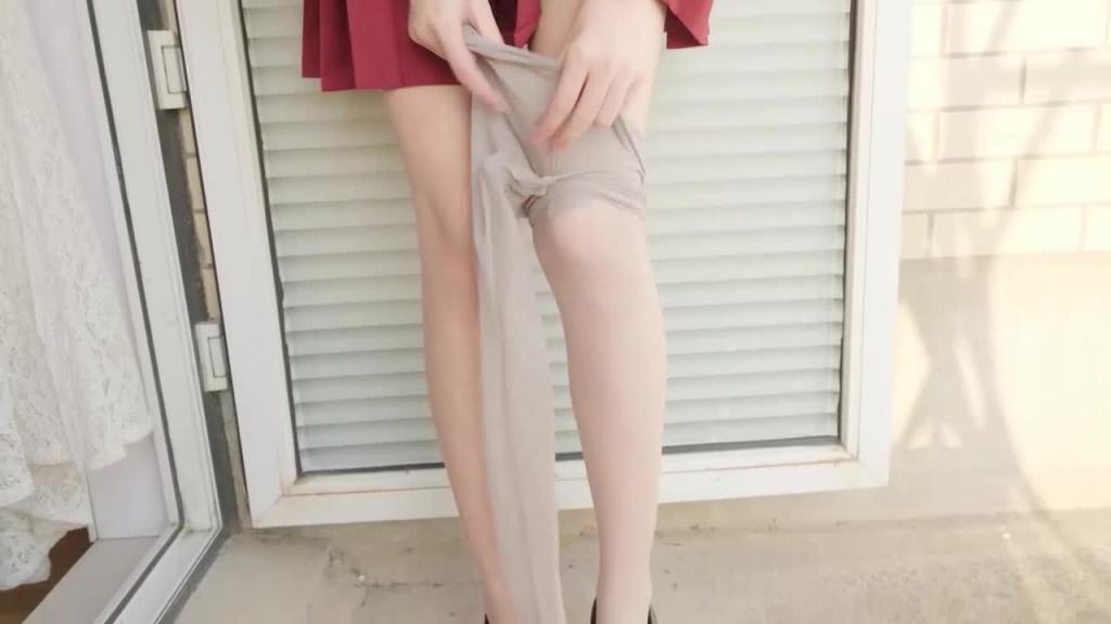 【极品少女】天花板级性感小姐姐第一视角看学姐的白丝美脚 预览截图 9
