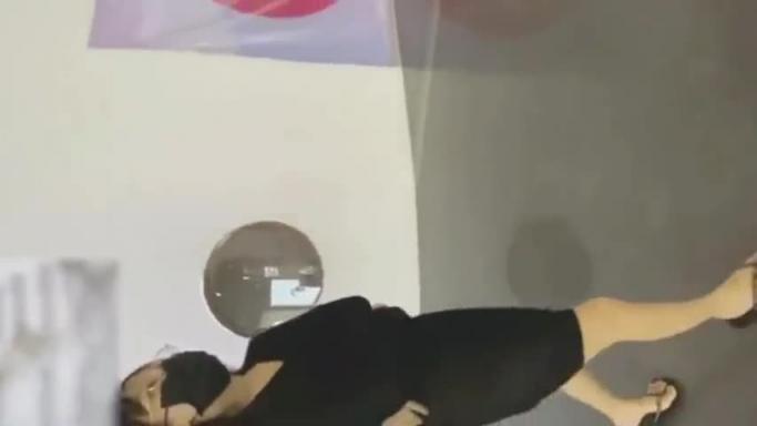【网爆门事件】网红冯珊珊户外真空露出 预览截图 6