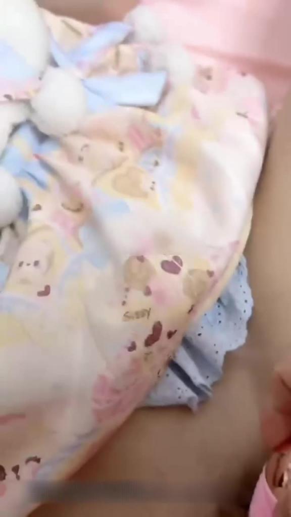 禽兽哥哥强暴刚破处炒白虎 美腿萝莉亲妹妹，高潮时忍不住勾起小脚丫，一直喊要告诉妈妈 预览截图 1