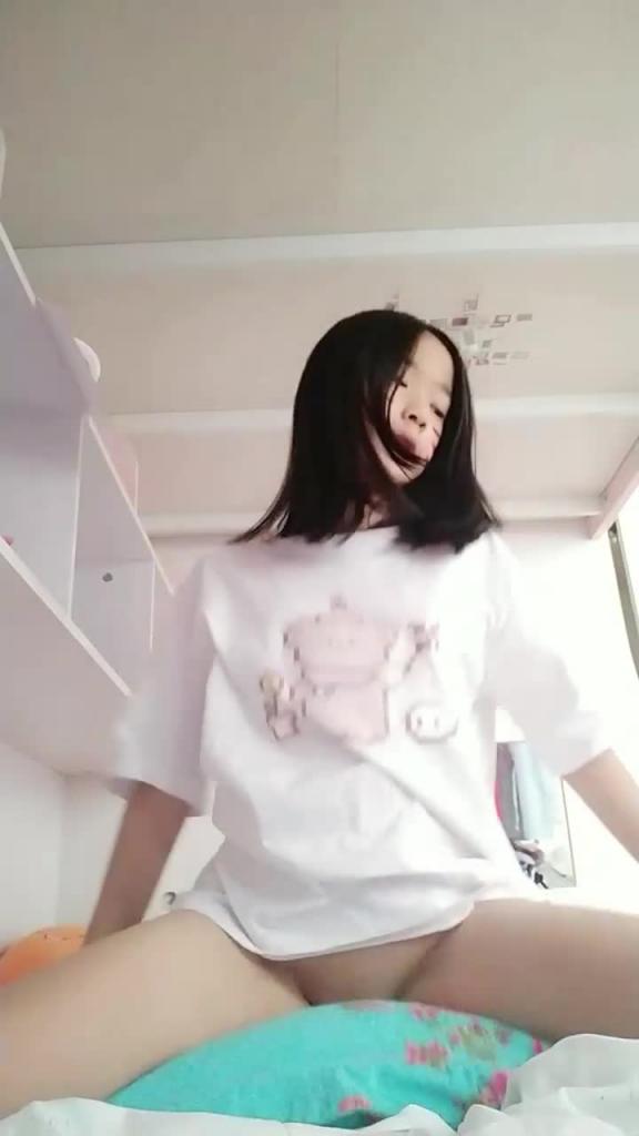 隔空猥亵可爱清纯少女张婉莹小妹妹自慰处女无毛嫩逼 预览截图 6