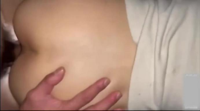 【母子乱伦】深圳奇葩儿子打输游戏上火大白天强行抓住亲妈泄火! 预览截图 3