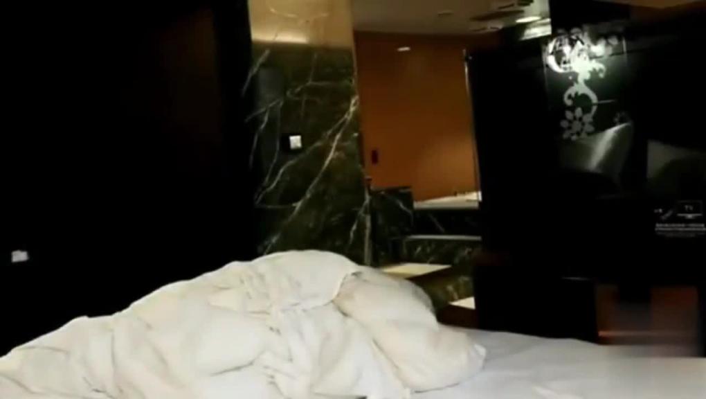 【偷情绿帽】巨乳人妻出轨土豪被操的嗷嗷叫，乳交爆草 预览截图 11