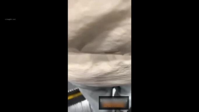 牛人系列 最新流出撒尿哥地铁尾随美女撒尿撒的美女满裤子都是 预览截图 8