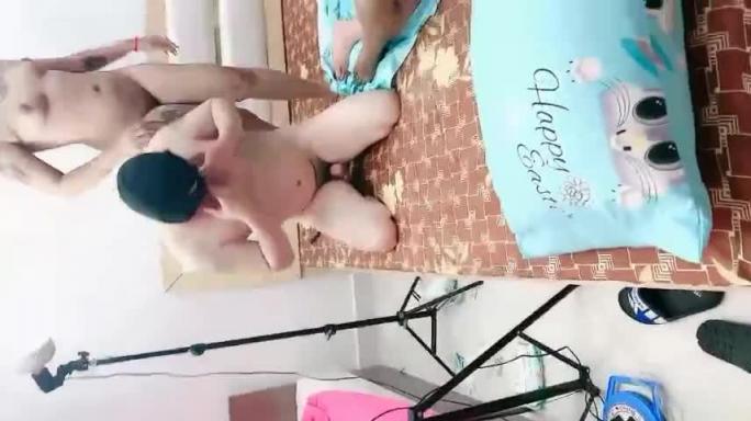 【媚黑淫妻】花钱请黑人一起操我的女友,这黑鬼鸡巴真粗又大 预览截图 5
