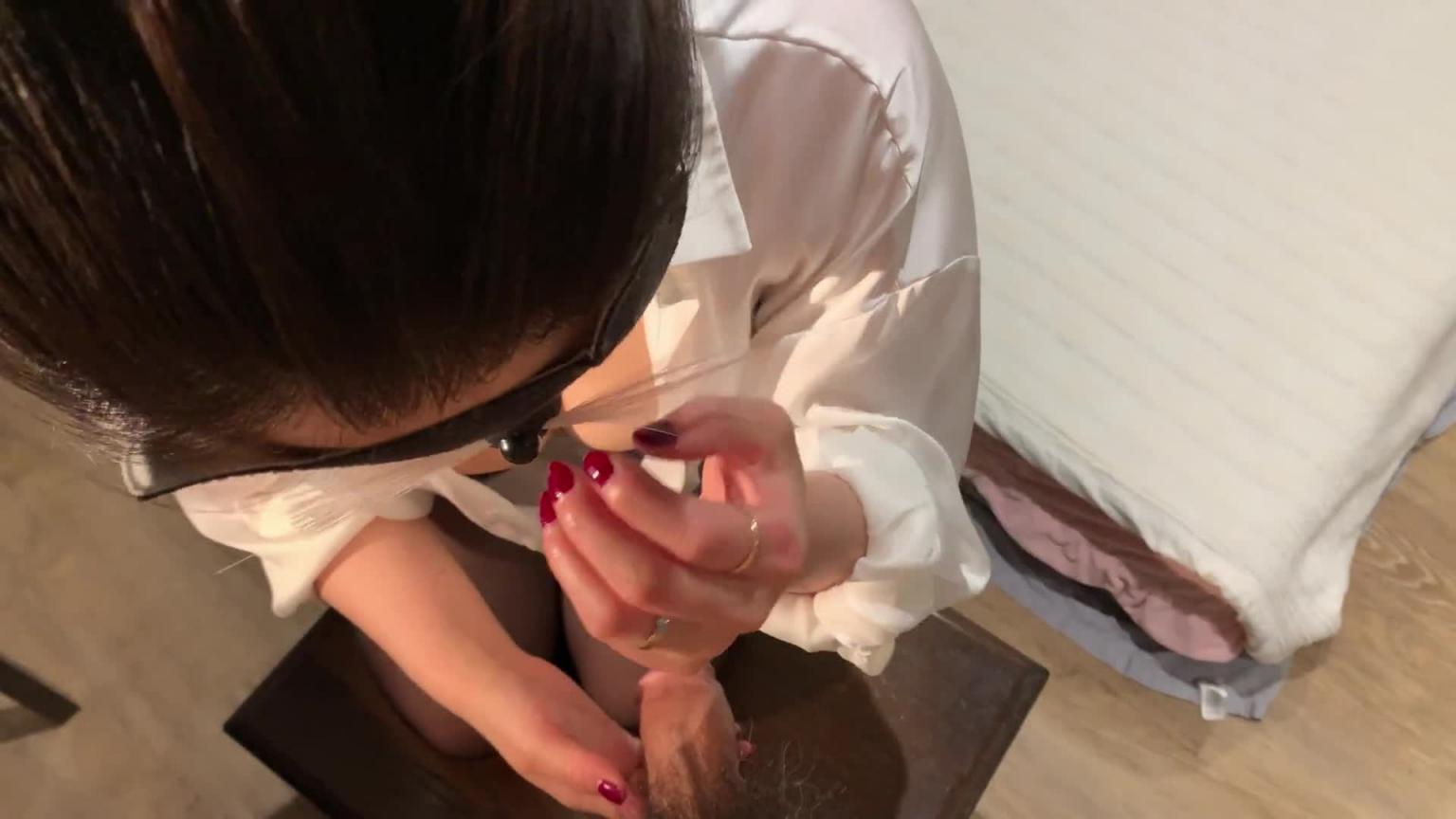 [肉厕所][1] 射在秘书的大屁股里，骚货小姐只是为了工作 - Happy Sofia Nana 预览截图 2