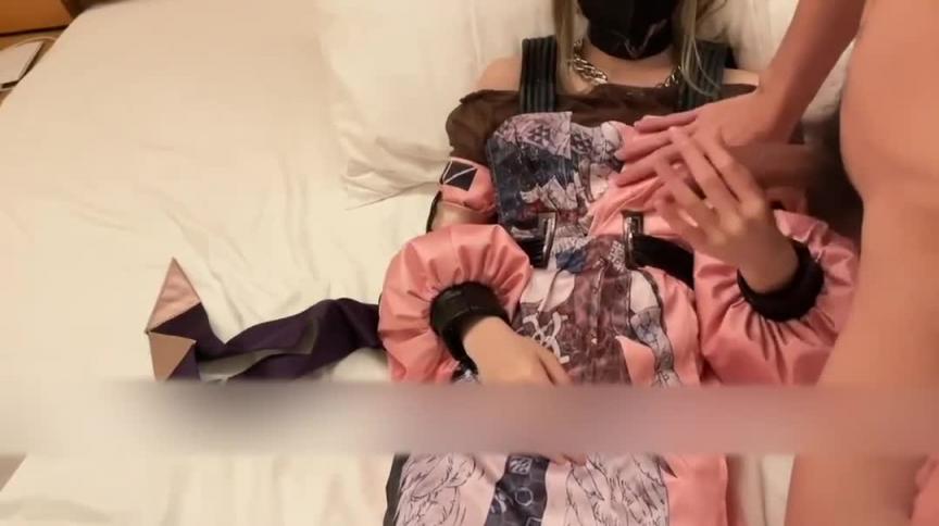02年漫展学妹直接骗到酒店爆燥 预览截图 3