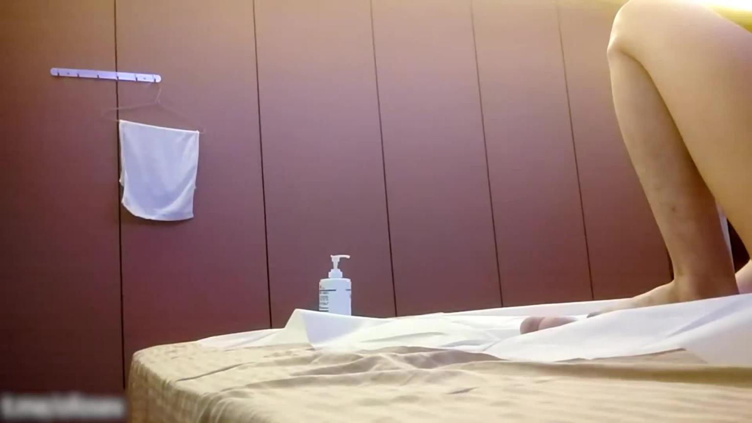 大奶骚女技师，推背按摩舔菊，口完一顿爆操 预览截图 11