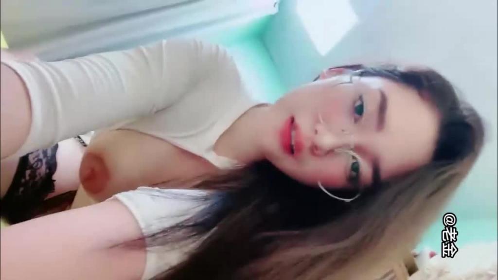 南宁小学教师嫂子哺乳期间偷晴乱伦,趁大哥不在深夜和大嫂偷情 预览截图 3
