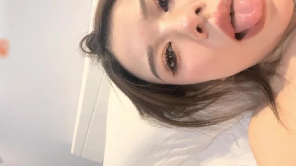 甜美顶级尤物女神美女!丝袜长腿道具自慰喷水流出 预览截图 12