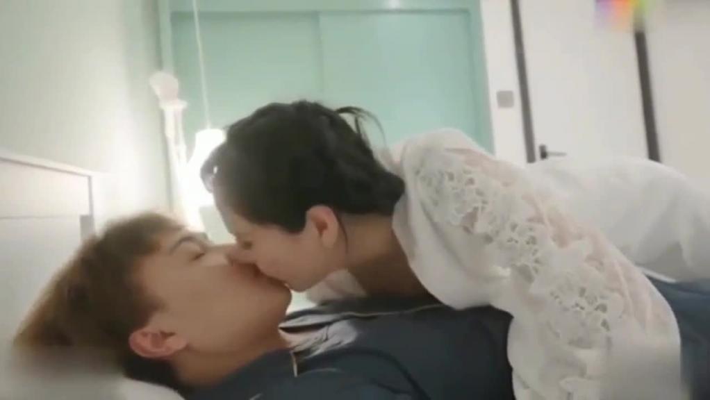 『母子乱伦』寂寞义母以母爱的名义乱伦单身儿子 预览截图 2