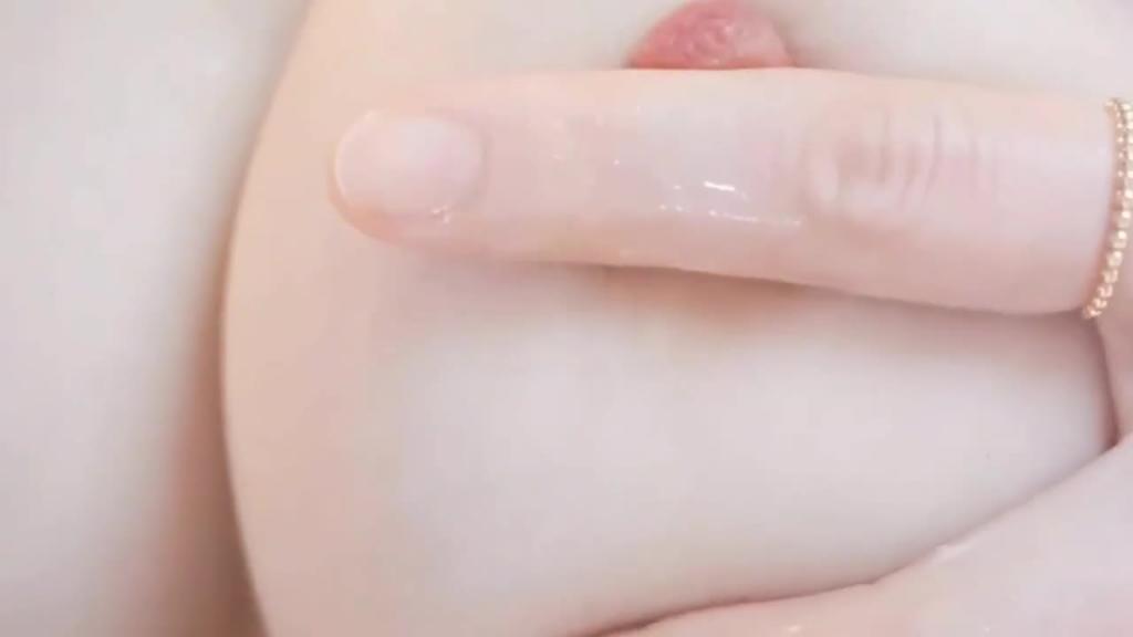 超级漂亮的白嫩大奶，湿漉漉的超诱惑 预览截图 2