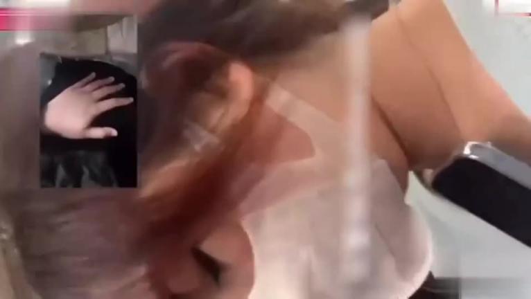 地铁上顶臀街射 摸腿 预览截图 1