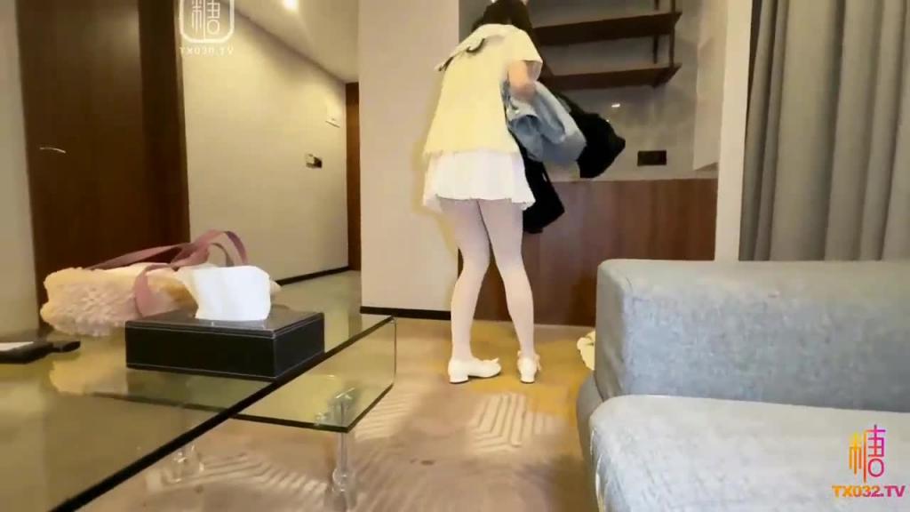 【兄妹强奸】继妹的梦魔 巨乳琪琪被继哥强行插入操穴内射 精液顺着嫩穴流出 预览截图 1