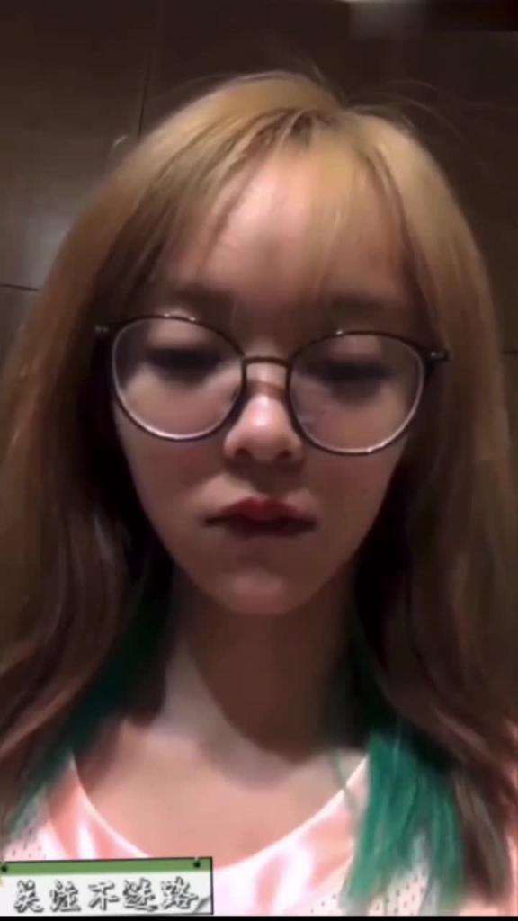 【姐弟乱伦】趁弟弟睡觉,偷偷扒开内裤一顿舔 预览截图 5