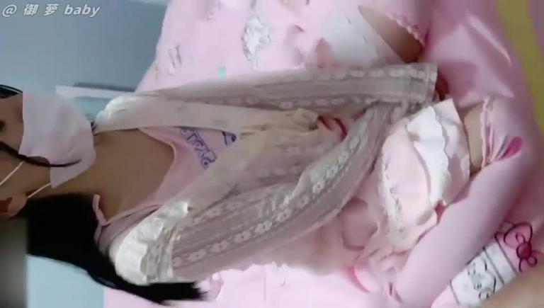 十九岁大一萝莉风学生妹被继父以降生活费胁迫惨遭破处 预览截图 1