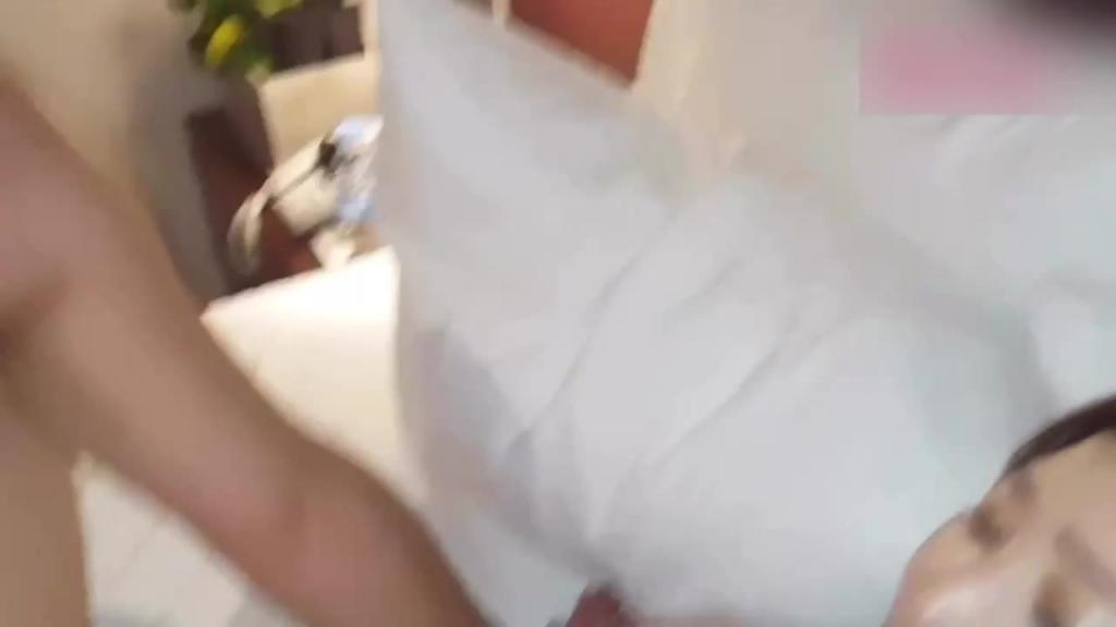 【最新泄密-亚泰女高管媚黑门事件】印度阿三操老婆内射,老公旁边打飞机 预览截图 7