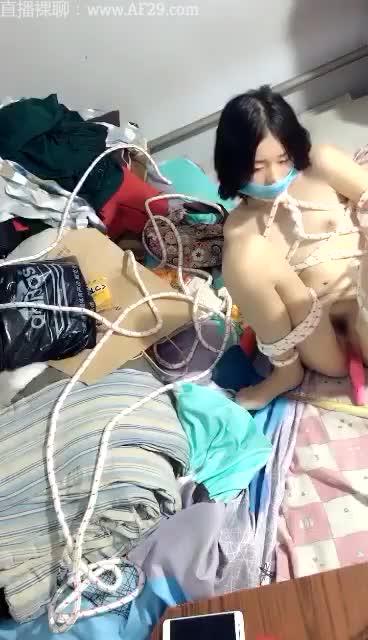 情侣学A片玩SM绳子捆绑打屁股道具插逼逼爽的大叫 预览截图 9