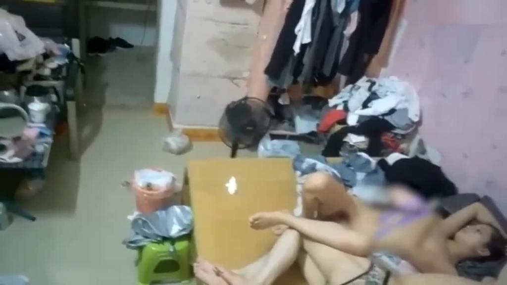 广西兄妹偷拍事件乱伦18岁亲妹妹全方位窥探 预览截图 12