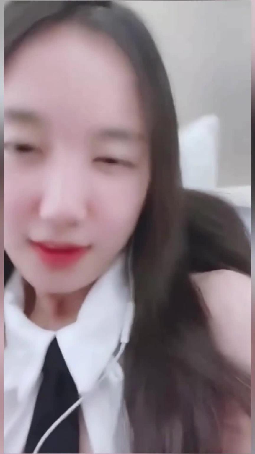 【花椒宁依纯】直播时是被舔逼高潮了吧咬唇表情迷离 预览截图 10