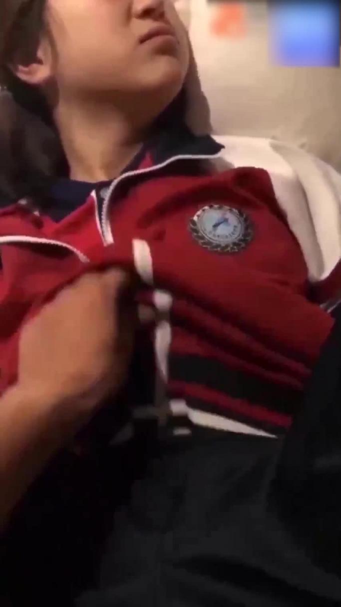 ☆小编珍藏中学女孩12部精选!当着同学面前做爱 预览截图 11