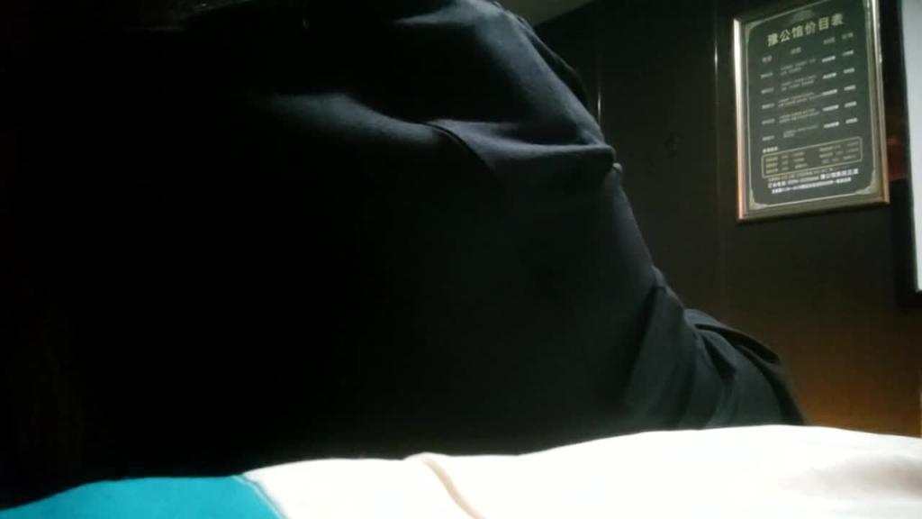 会所按摩 点了个美女技师打飞机 按摩摸摸搞搞 撩起衣服摸奶子 精油撸射 舒服啊 预览截图 9
