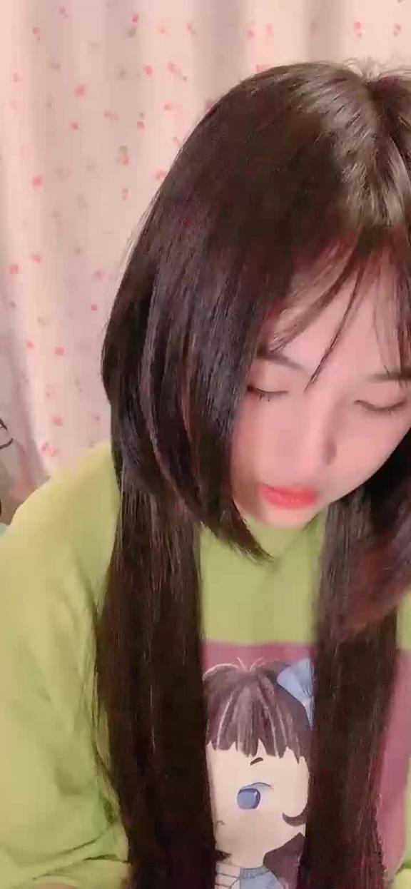 甜美可爱高中萝莉学妹！美乳嫩穴，还会用黄瓜棒来插自已逼逼！！独家完整版 预览截图 1