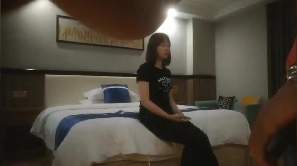 真实换妻~你看我老婆高潮了!! 预览截图 3