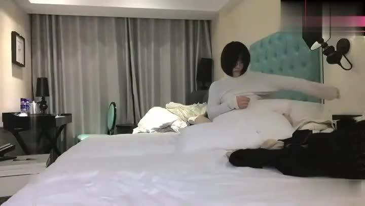 【PUA骗炮高中生】渣男忽悠清纯学妹“我只蹭蹭 不进去”结果被操翻 操完后悔大哭! 预览截图 11