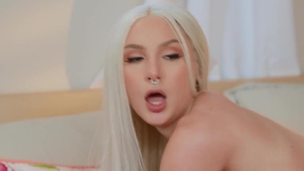 欧美 巨乳 大屁股 斯凯勒·沃克斯 rkprime.21.04.19.skylar vox.annoying.stepsis.wants.my.bedroom 预览截图 5