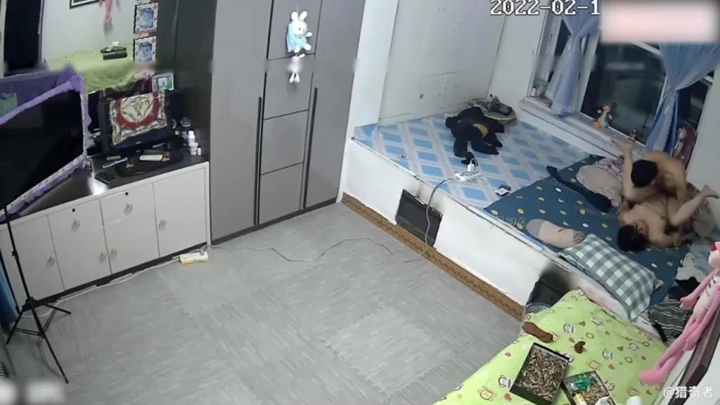 【家庭摄像头破解】小姨子和姐夫深夜通好 预览截图 10