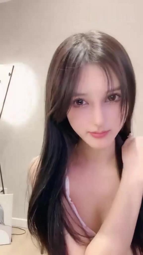 【极品尤物网红女神】,顶级颜值身材,扭腰摆臀,无毛肥唇美穴,掰开超紧致! 预览截图 1