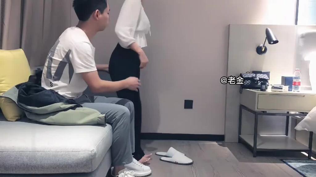 酒店重金约165cm瑜伽老师兼职外围,抖音28W粉网红 预览截图 2
