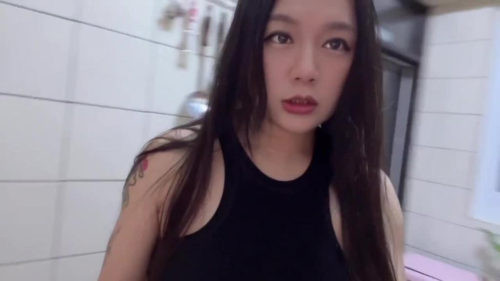 极品白嫩美乳女神Daisybaby成人版剧情V怪客 大量精液无套中出 预览截图 4