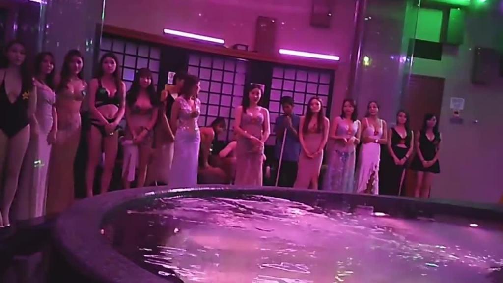夜总会小姐海选现场 点了个极品模特身材 湖南辣妹子搞了一小时都没射 预览截图 1