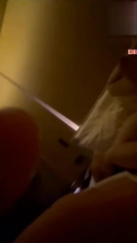 网曝偷情泄密杭州某公司职员萌妹背着男友与同事啪啪泄露 预览截图 11