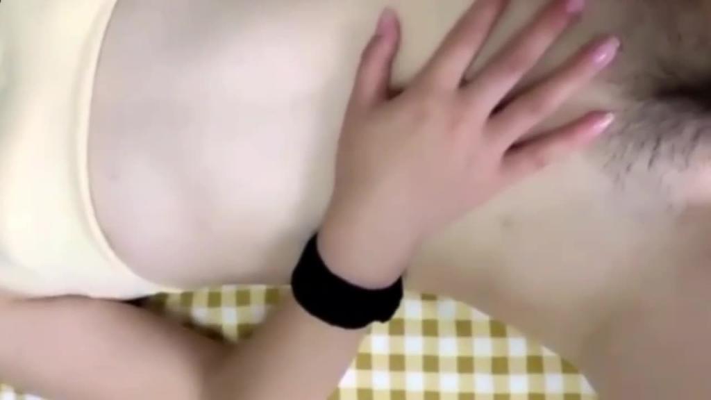 【父女乱伦】继女刚成年就被爸爸暴力破处操的呜呜直哭 预览截图 1