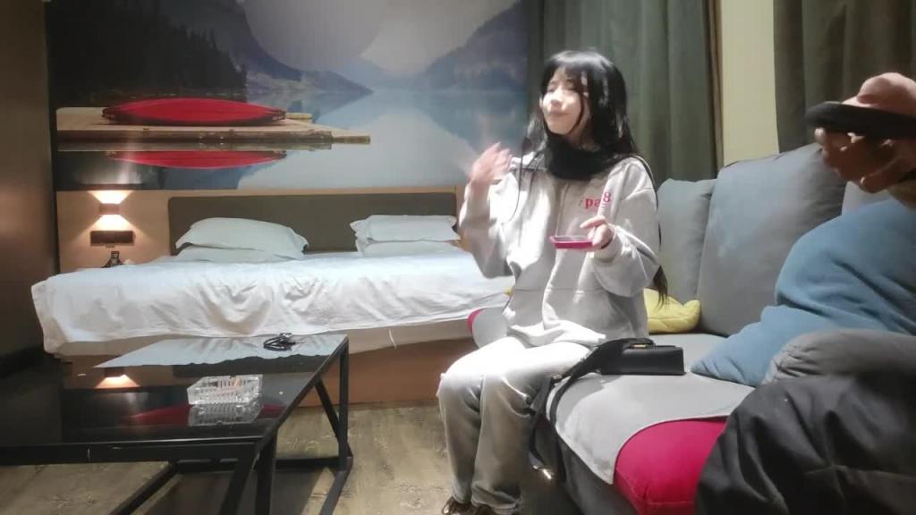 真实!3000大洋约操19岁刚破处的学生妹!! 预览截图 6