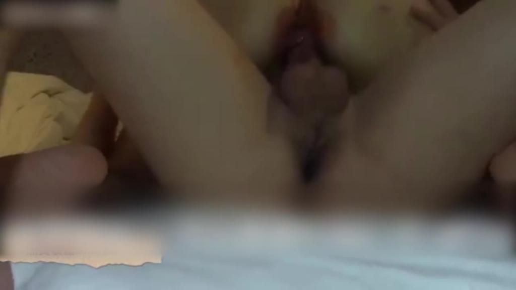 真实破处实录 小穴真的很紧床单都红了 预览截图 8