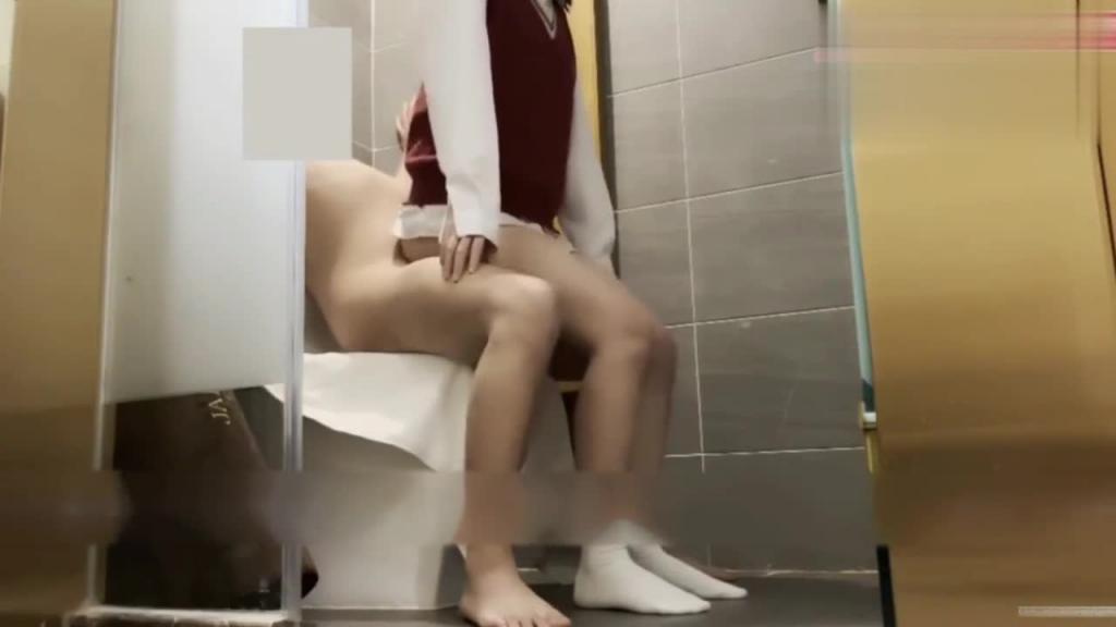 商场纯情母狗 预览截图 6