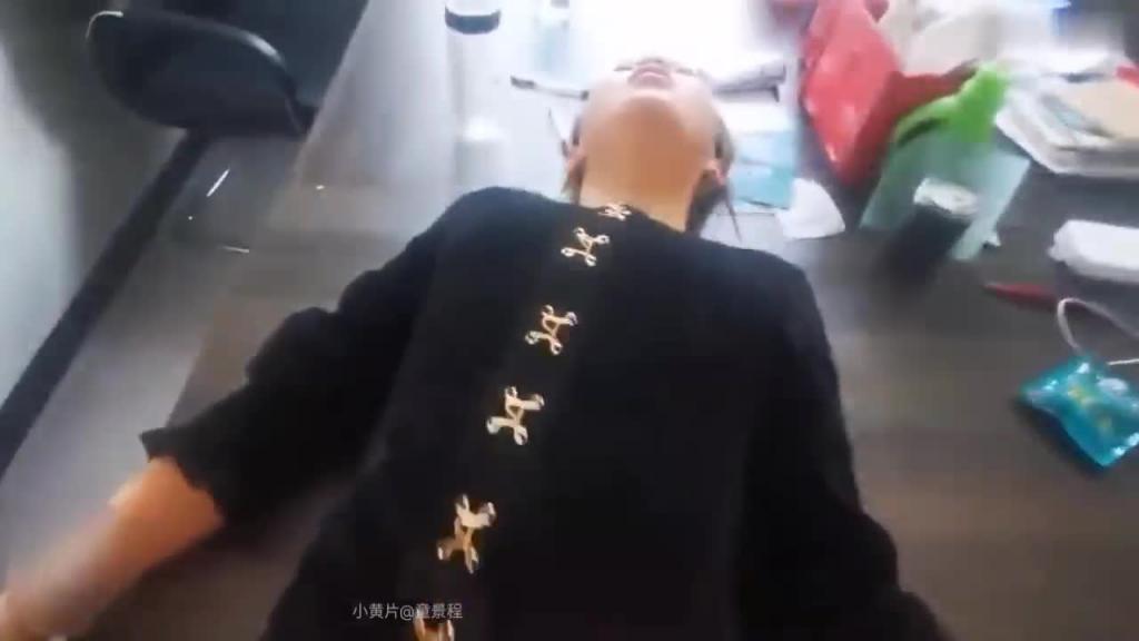 【财务勾搭领导】女领导勾引男员工!办公室把女领导操到高潮 预览截图 10