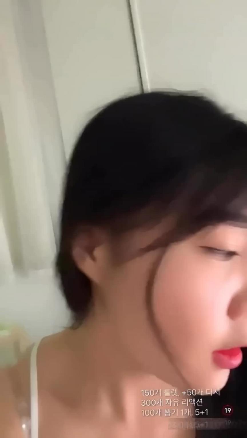 【网爆泄密】女神舌头分泌唾液,表情淫荡翻白眼 预览截图 8